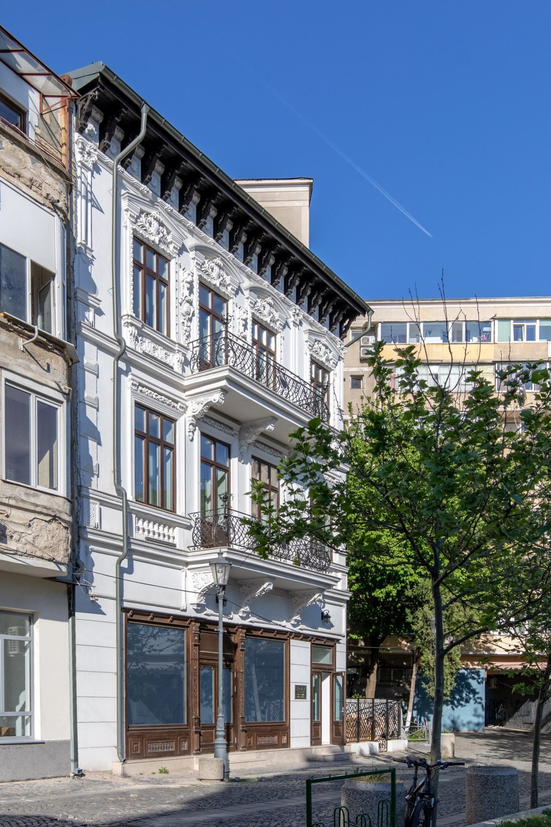 Mihai Neculari si Adrian/Holt - Hotel - Restaurare, recompartimentare, mansardare cladire istorica