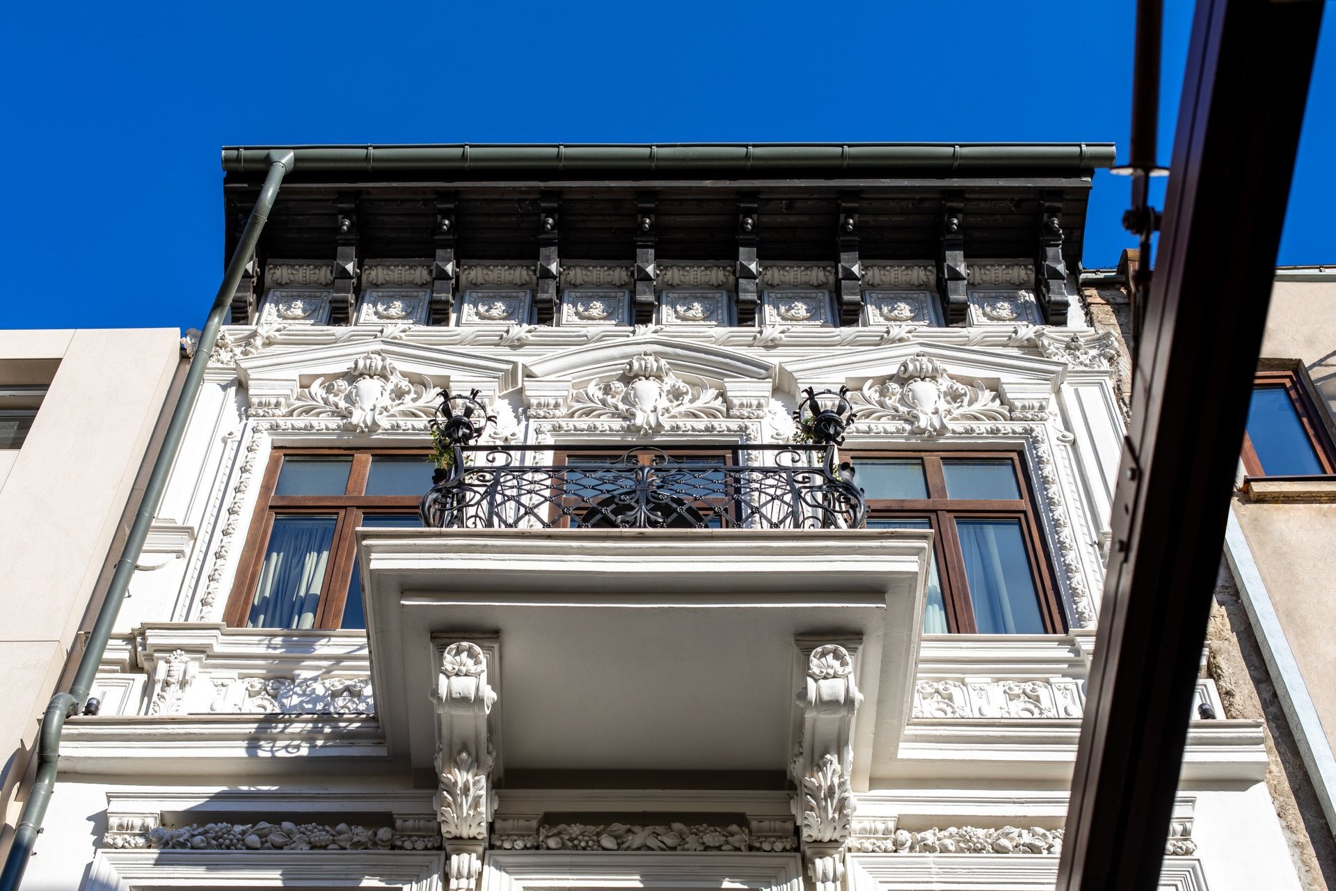 Mihai Neculari si Adrian/Holt - Hotel - Restaurare, recompartimentare, mansardare cladire istorica