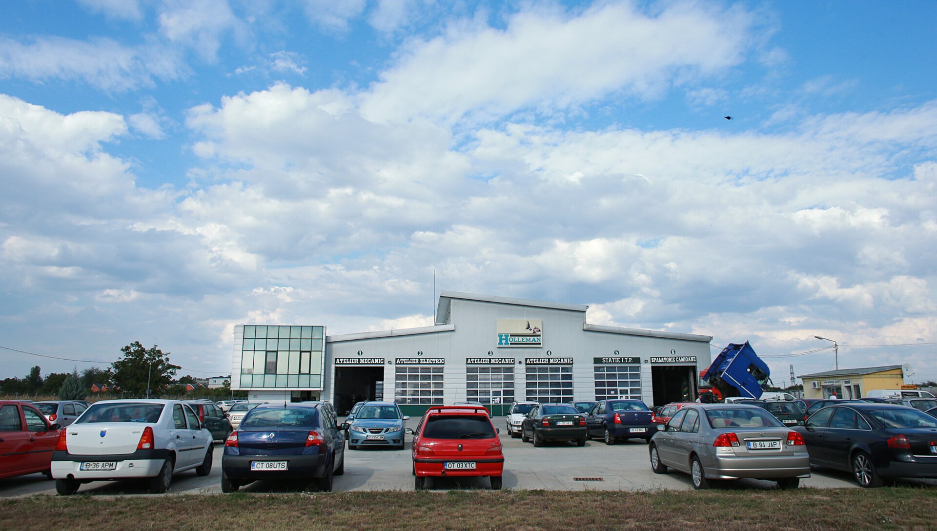 Holleman Bucharest Special Transport - Hală cargo și birouri administrative