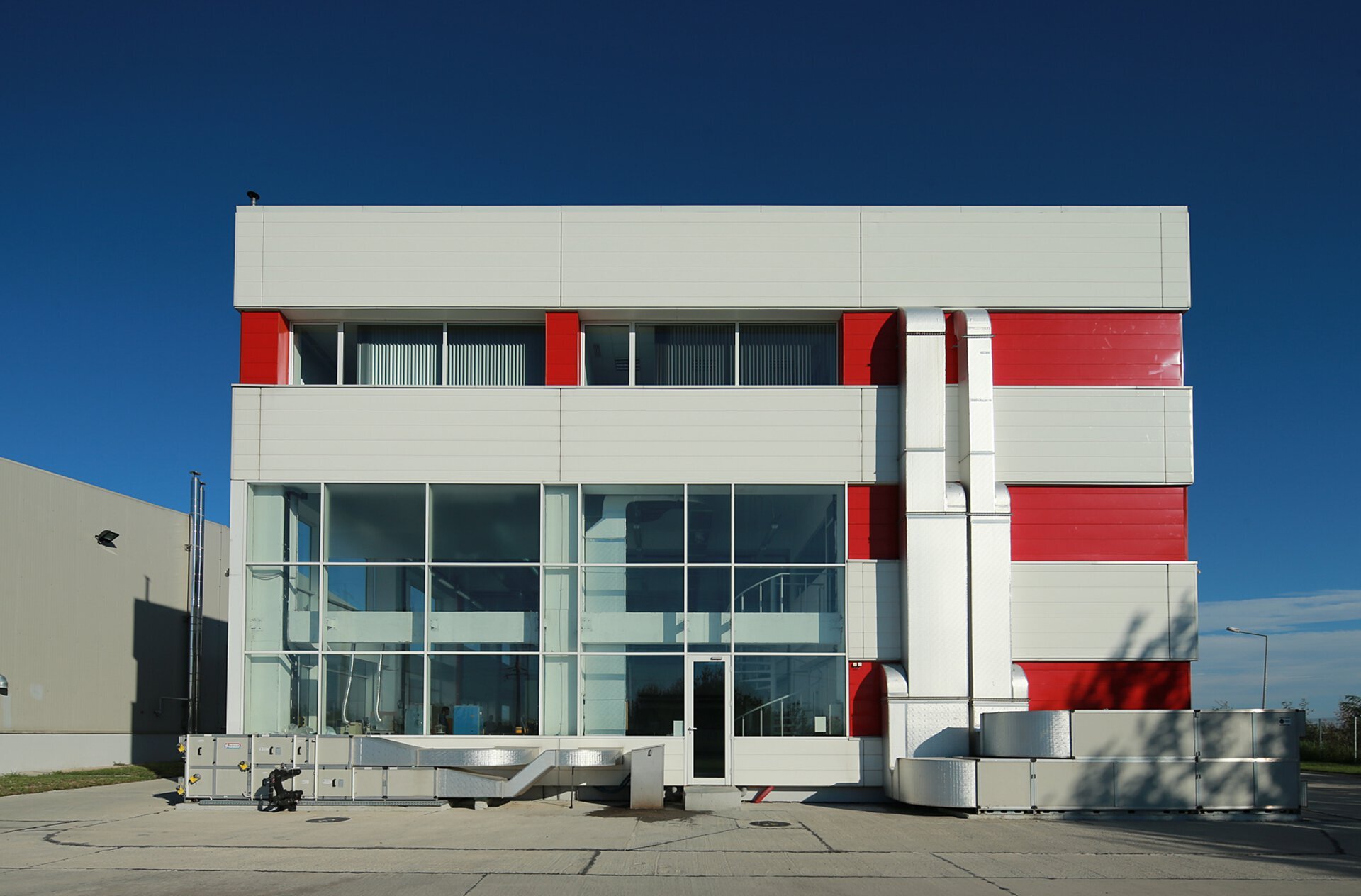 Clădirea de birouri și laborator a complexului de producție Romcolor, Copăceni, proiect PPAE