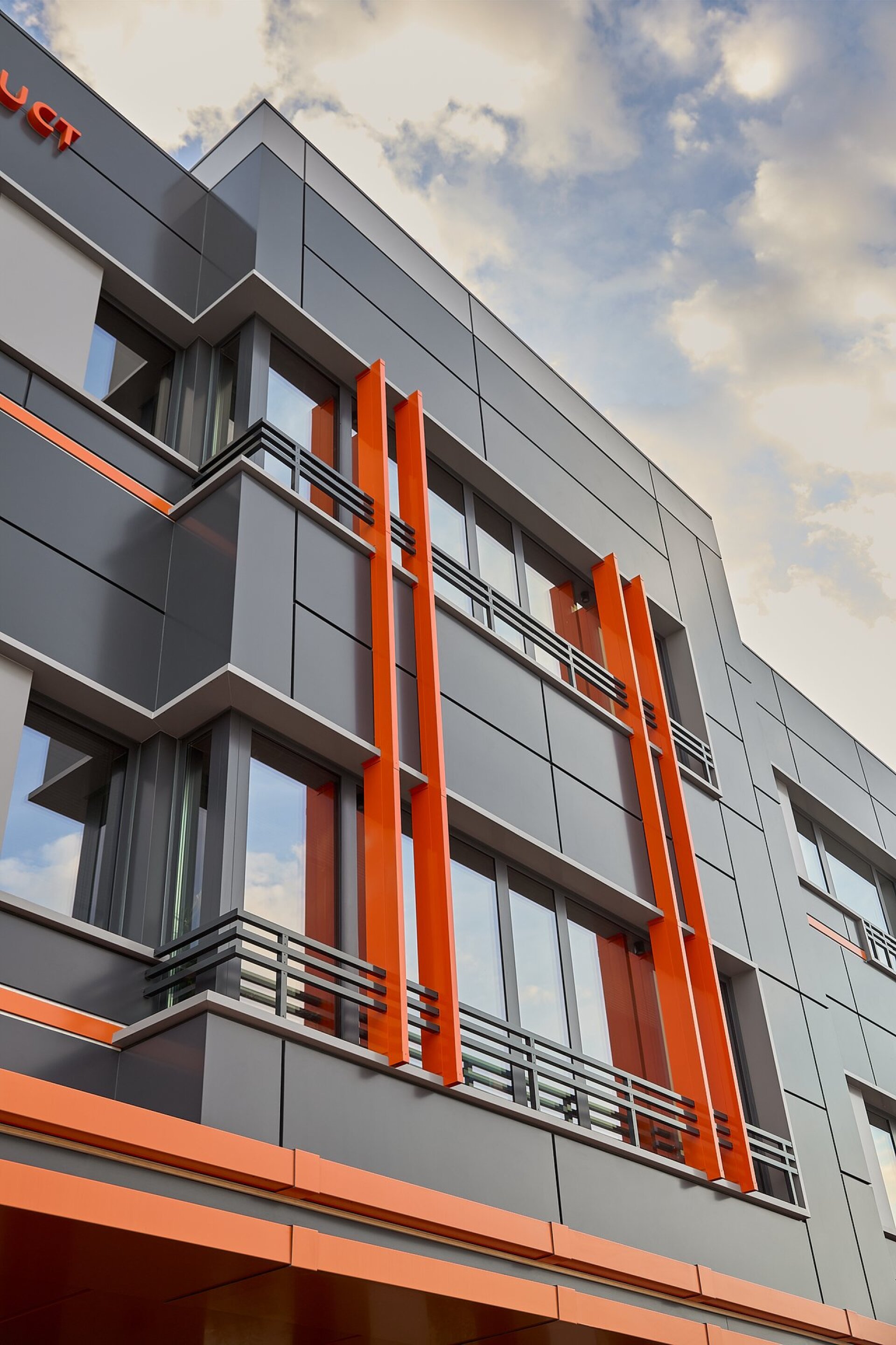 Terragaz Construct - Cladire de birouri - extindere, remodelare exterior si interior