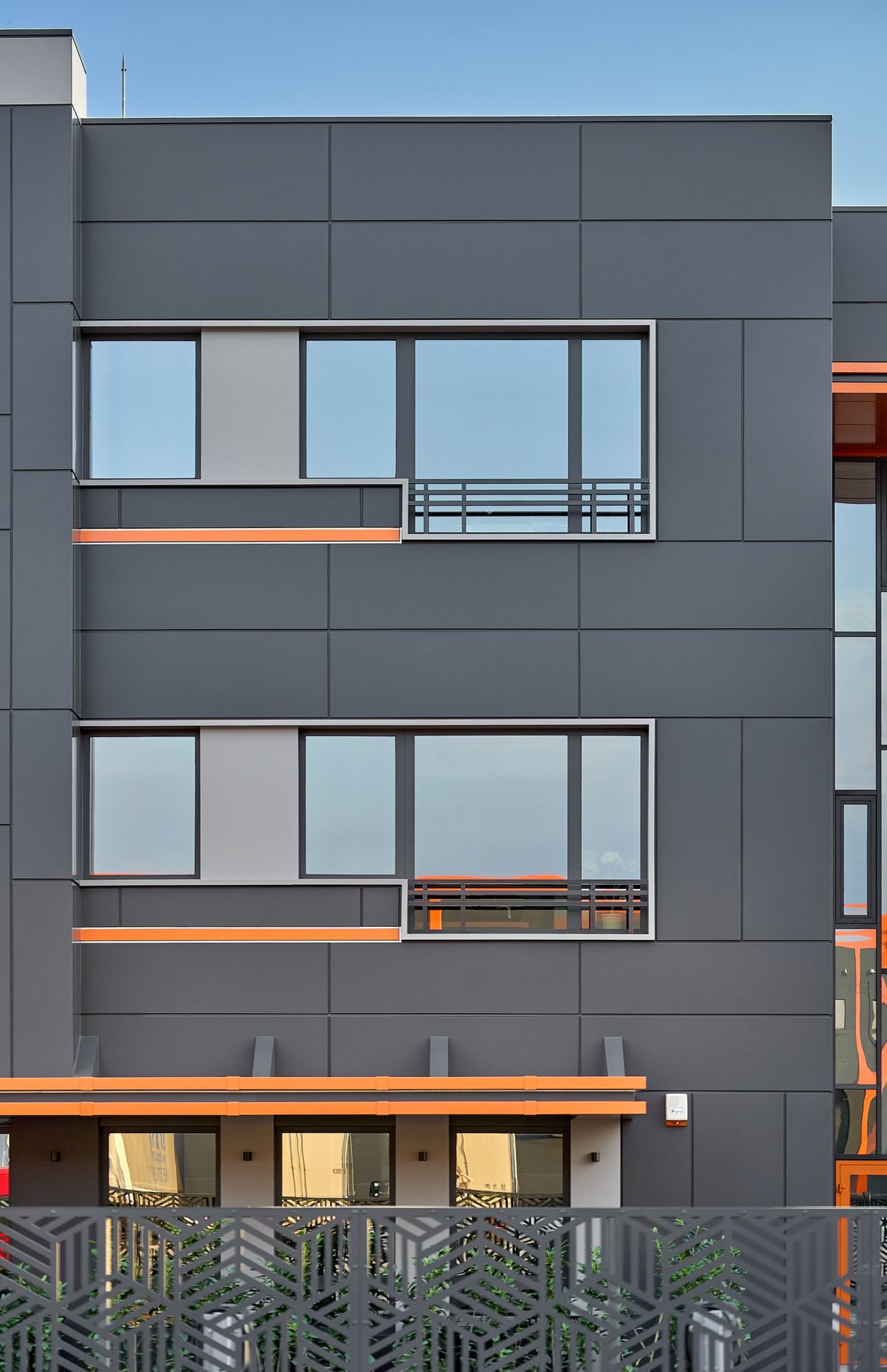 Terragaz Construct - Cladire de birouri - extindere, remodelare exterior si interior