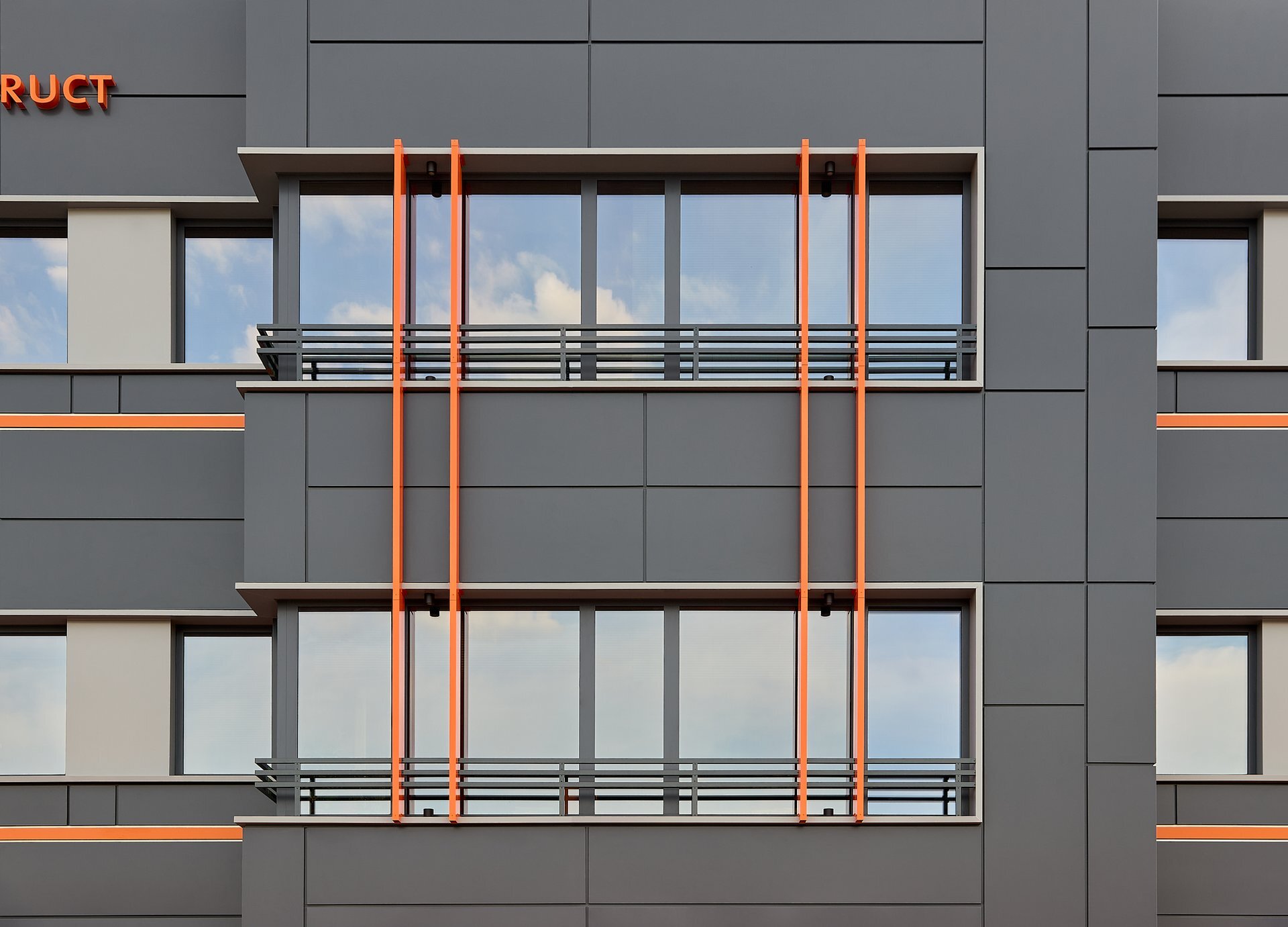 Terragaz Construct - Cladire de birouri - extindere, remodelare exterior si interior