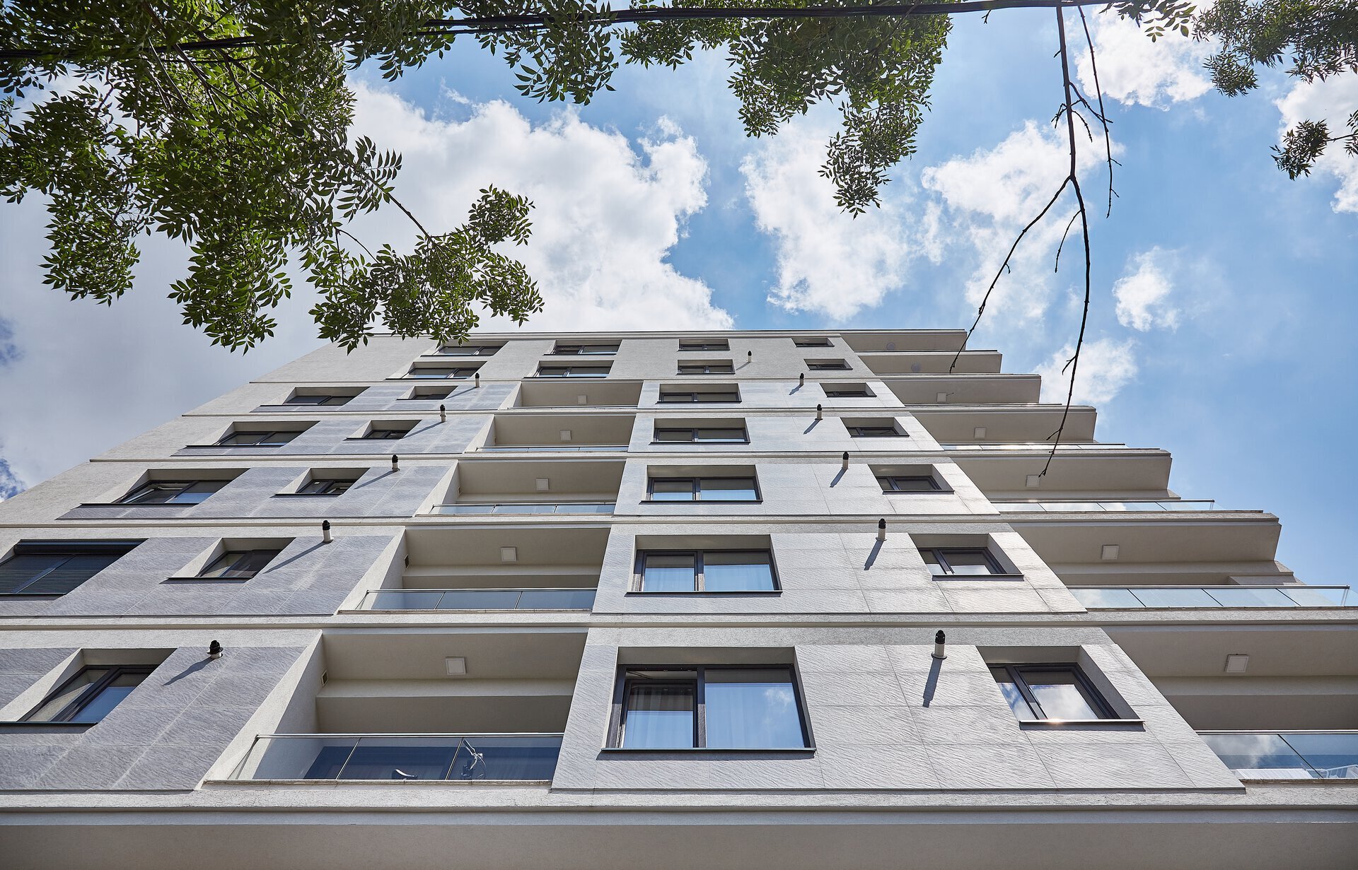 Vedere de ansamblu a clădirii de apartamente de pe str. Mușetești, București, proiect PPAE