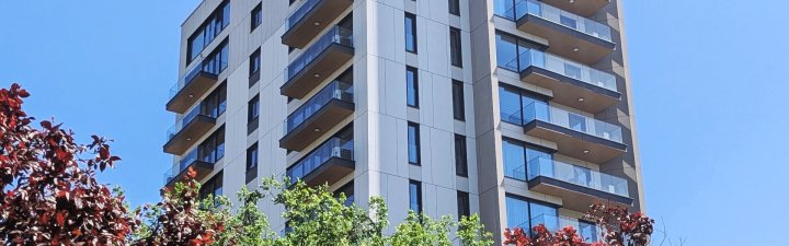 Diamond Real Estate - Clădire cu apartamente și spații comerciale