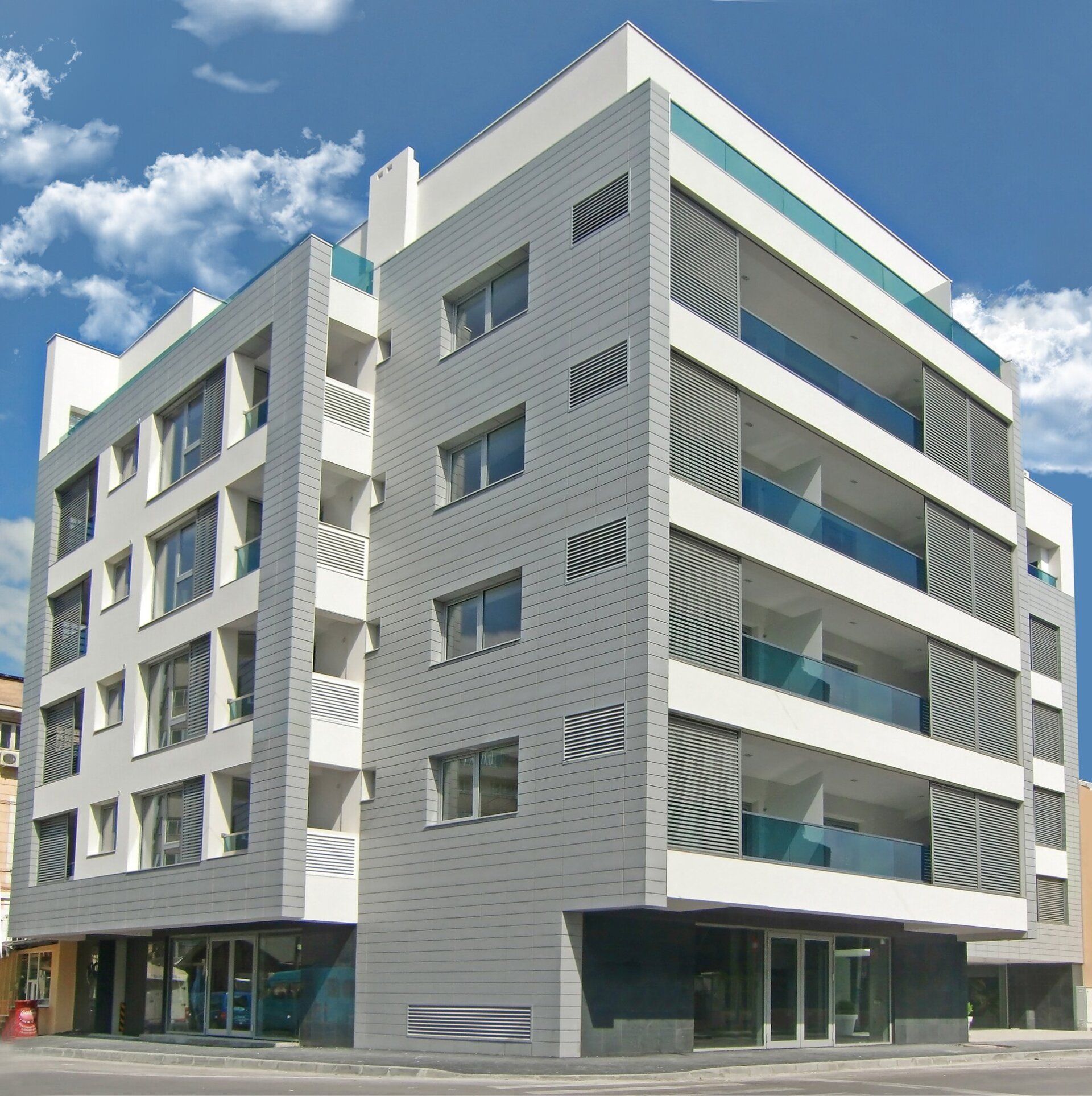 The remodelled apartment building on Mihail Moxa St., next to the ASE Moxa campus, a PPAE project