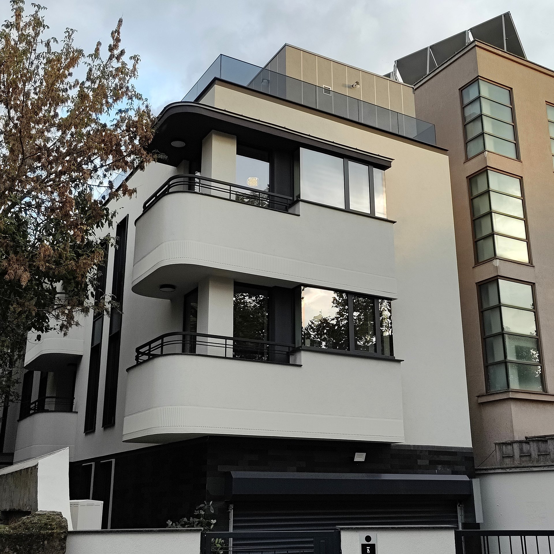Detaliu de arhitectură al fațadei — clădirea de apartamente de lux Toamnei 48, str. Toamnei, sector 2 București, proiect PPAE