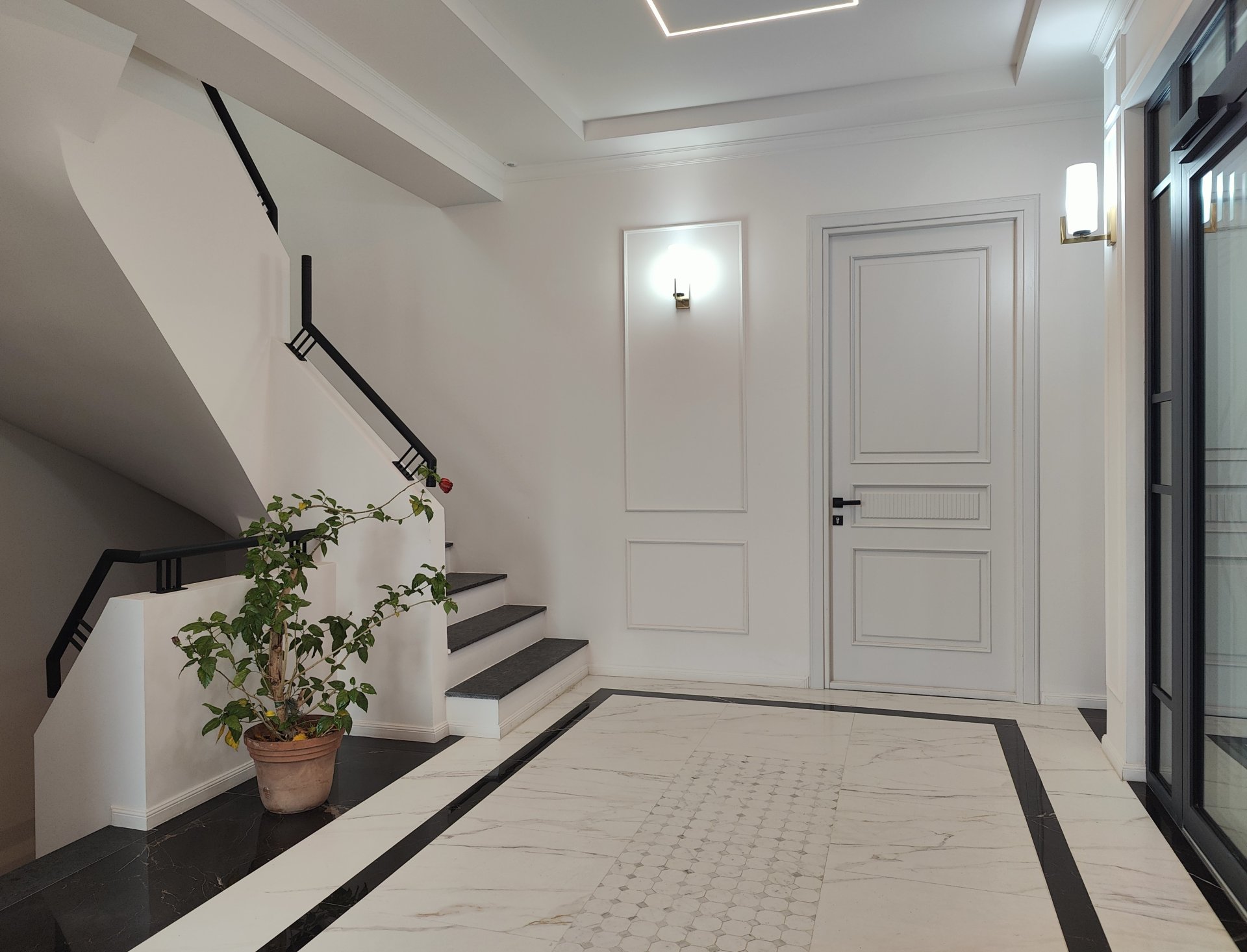Detaliu al intrării — clădirea de apartamente de lux Toamnei 48, str. Toamnei, sector 2 București, proiect PPAE