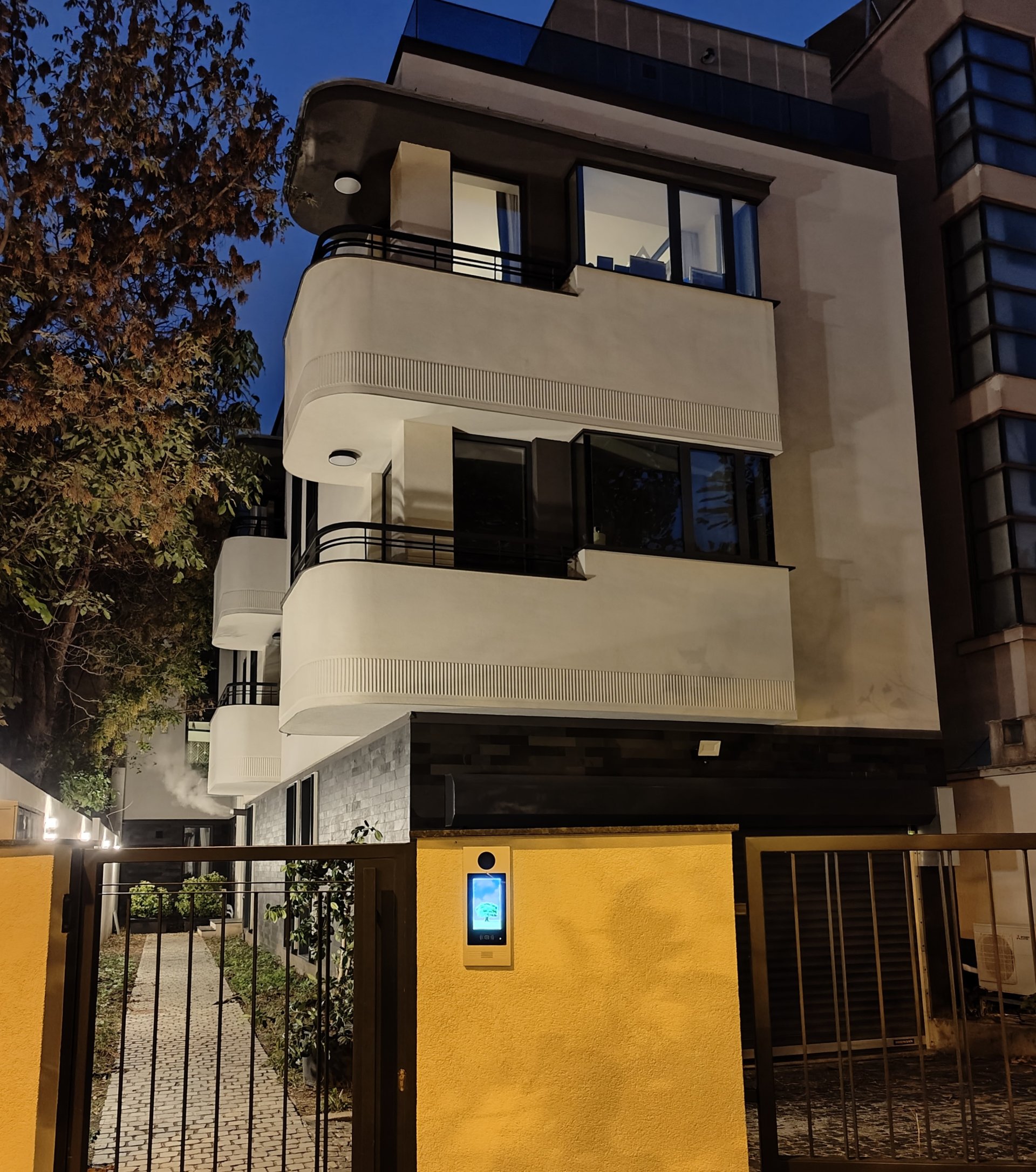 Detaliu al balcoanelor și teraselor — clădirea de apartamente de lux Toamnei 48, str. Toamnei, sector 2 București, proiect PPAE
