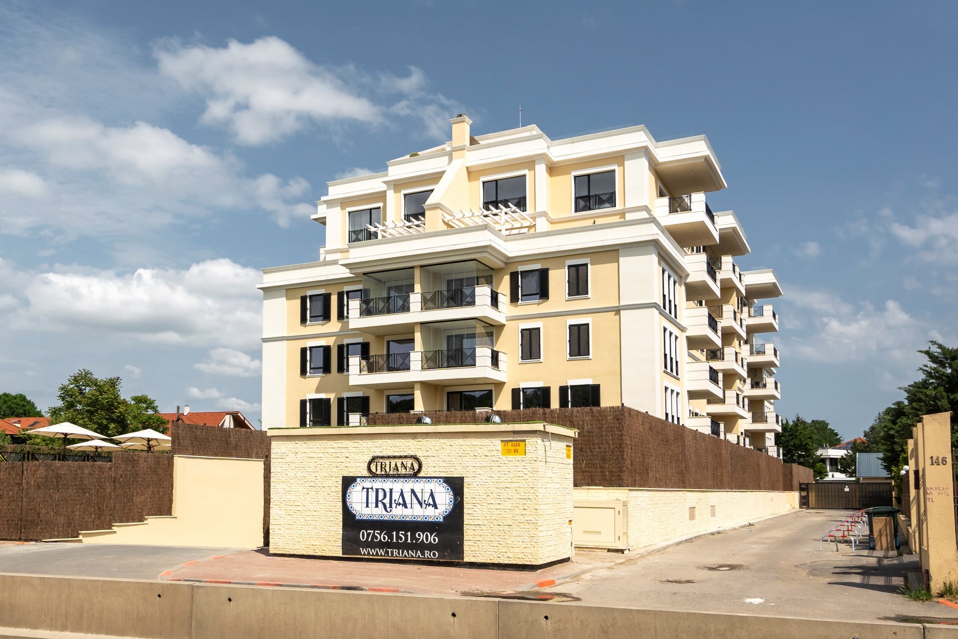 Terasă circulabilă pe acoperiș cu vedere spre oraș, Triana Pipera, proiect PPAE